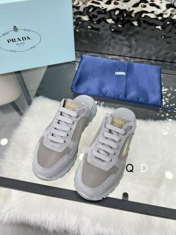 Picture of Prada Shoes _SKUPradasz35-440GDT040319315